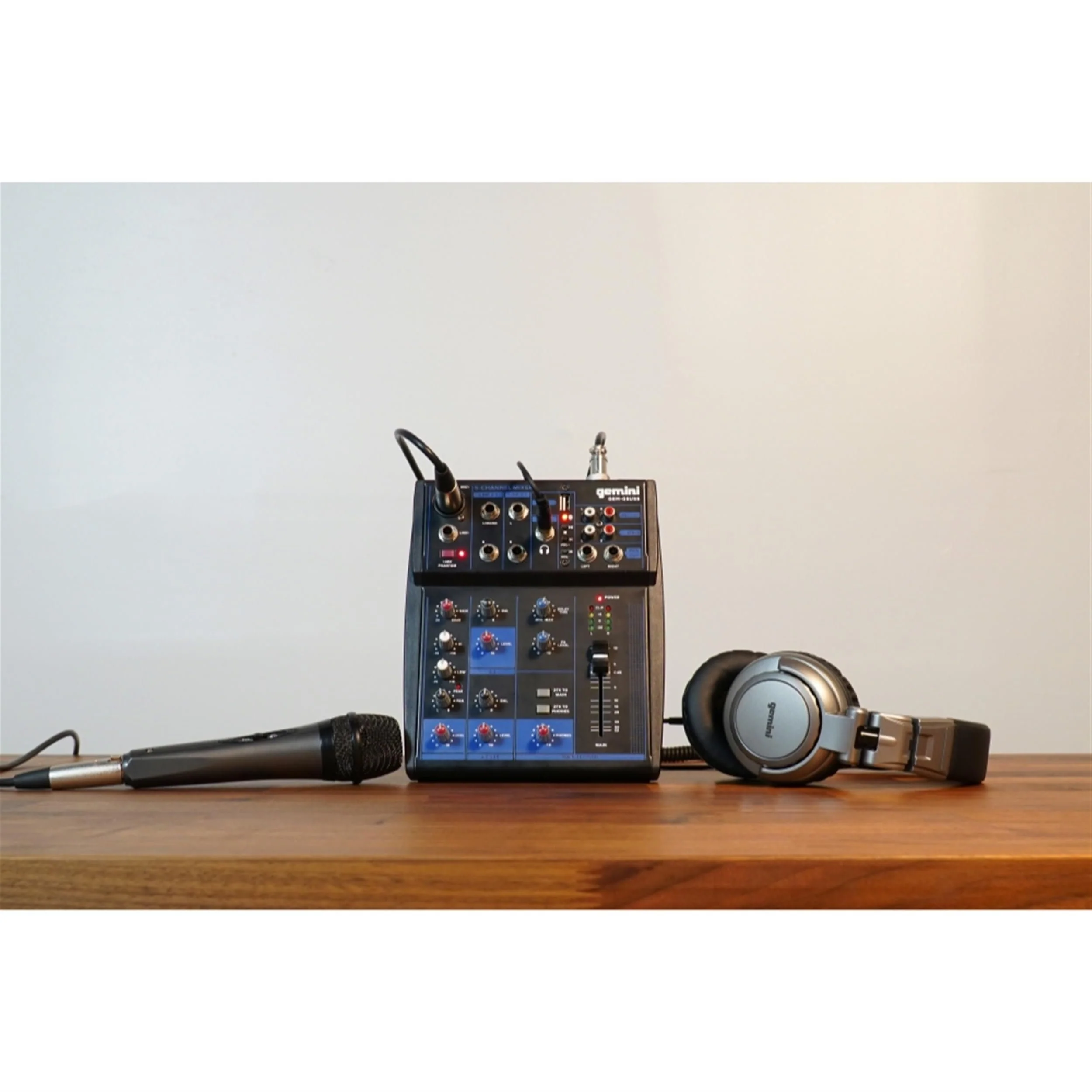 Gemini Sound GEM-05USB compact 5-channel mixer with Bluetooth and USB playback — XLR mic input, +48V phantom power, onboard delay FX - Image 4