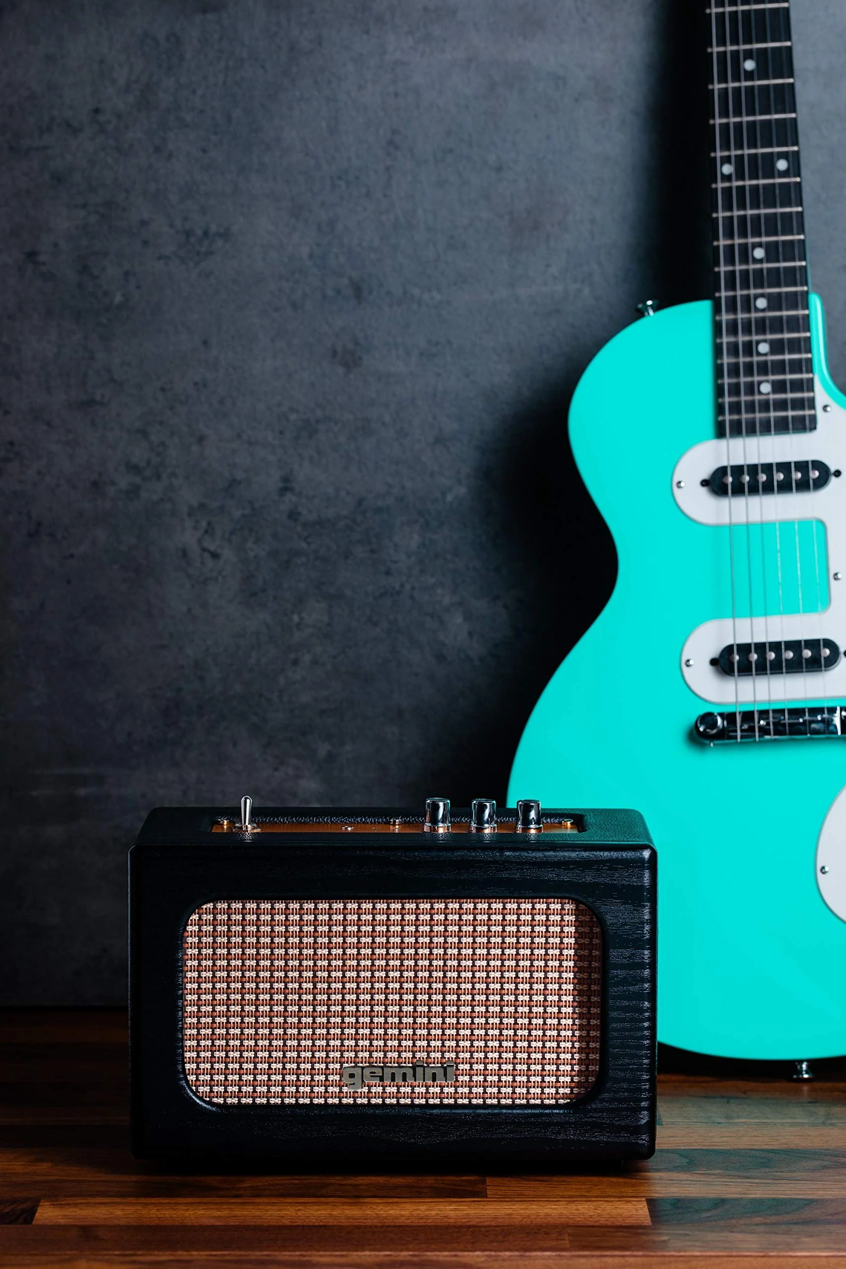 Gemini Sound GTR-100 portable retro Bluetooth speaker — 30W peak, dual 3" woofers, 8-hr battery - Image 7