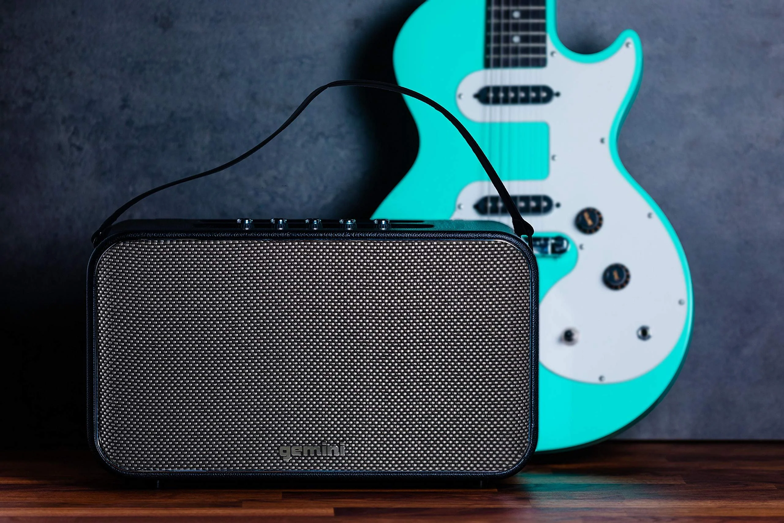 Gemini Sound GTR-400 portable retro Bluetooth speaker and guitar amp — 90W peak, dual 4.5" woofers, 10-hr battery - Image 6
